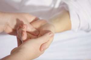 Massage d'une main